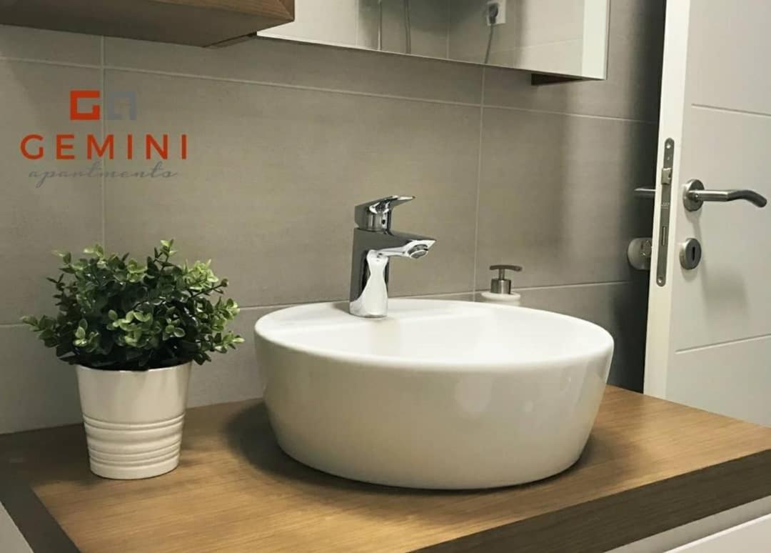 Gemini Apartment 3 - Modern Apartment With City View Novi Sad Exterior photo